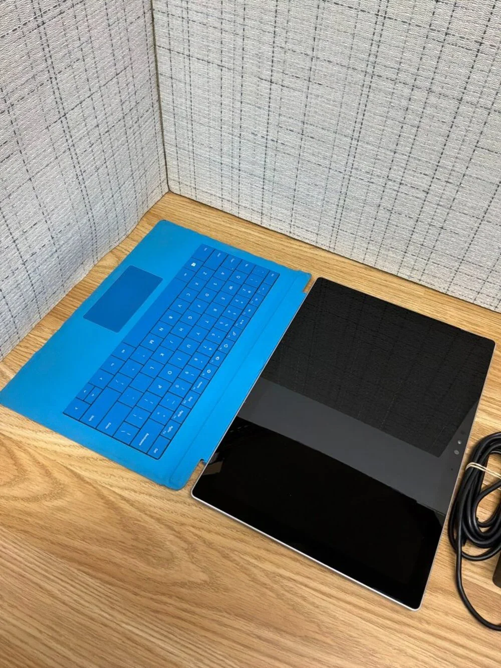 Microsoft Surface Pro 4 i5-6300U 4GB RAM 128GB SSD 12.3
